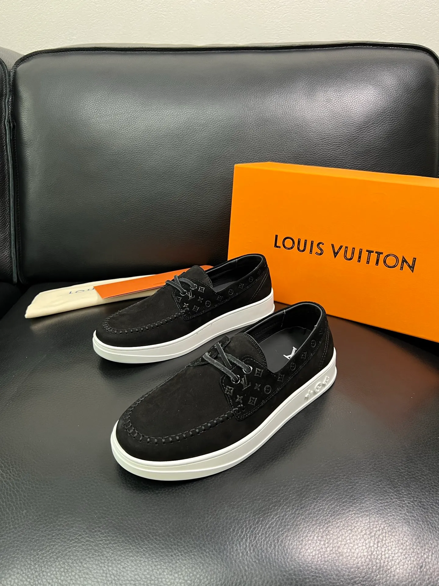 Men's shoes 💰780 Lv top purchasing agent Louis Vuitton, slip-on sports shoes counter synchronization, uppers imported from Italy, high-quality splicing colorful and complex handicrafts, imported cowhide pads are soft and comfortable, soles: original soles specially provided by the original factory, T men's shoes 💰U exclusive movable molded soles are super comfortable, original and single goods, high quality, you can go in and out of the counter at will, welcome to compare, code number 39-44 (customized 38 45)85856